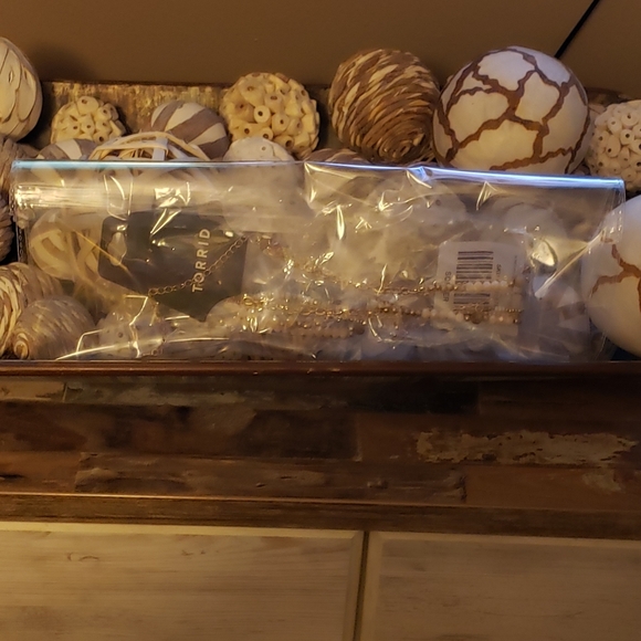 NWT GOLD-TONE BEADED LAYERED NECKLACE - Picture 11 of 13